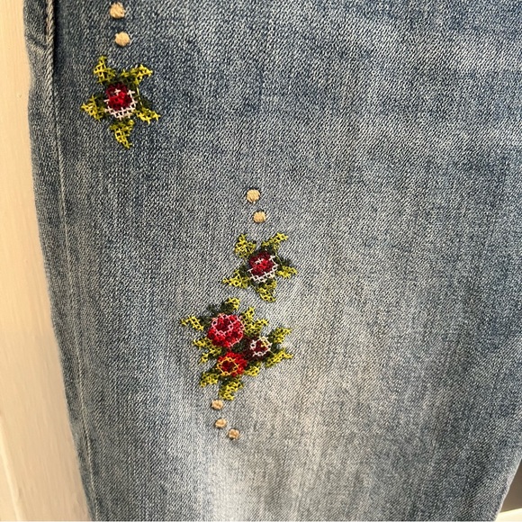 Lucky Brand 7W14071 Floral Cross Stitch Ava Crop Jeans Size 6 - Picture 3 of 8